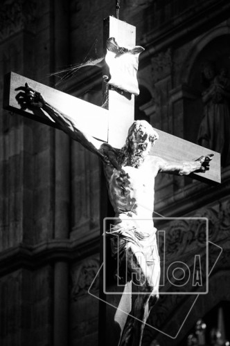 LangCatCrucifix-7051.jpg